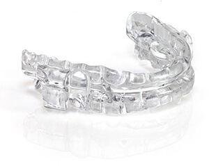 Single piece custom fit molded oral appliance for preventing snoring